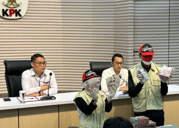 Read more about the article Fakta-fakta Suap Pajak KPP Jakarta Utara: DJP Digeledah KPK, Menkeu Purbaya Siapkan Rotasi Pejabat