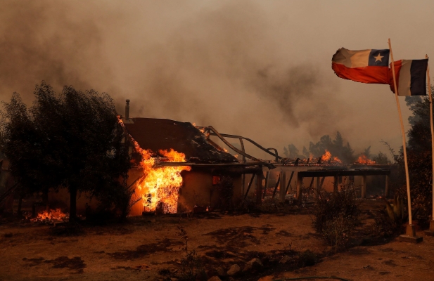 You are currently viewing Kebakaran Hutan di Chili Tewaskan Sedikitnya 18 Orang, Ribuan Warga Terpaksa Mengungsi