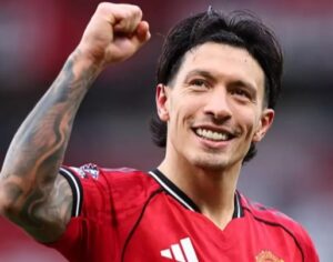 Read more about the article Lisandro Martinez Ungkap Perbedaan Michael Carrick dan Ruben Amorim: Aura Latihan Manchester United Berubah Drastis