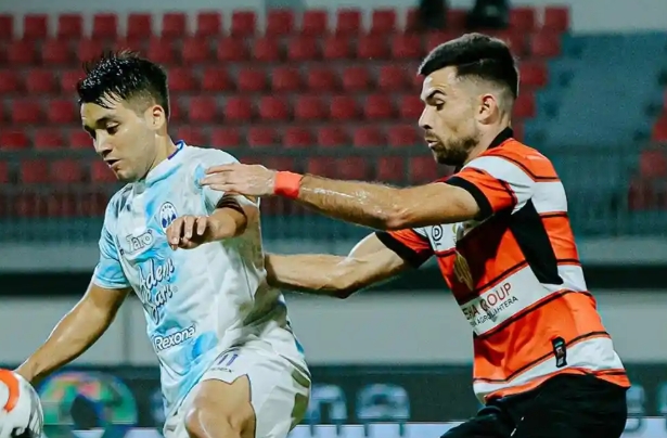 Read more about the article Hasil BRI Super League: Hujan Kartu Merah, PSIM Yogyakarta Bungkam Tuan Rumah Madura United 3-0!