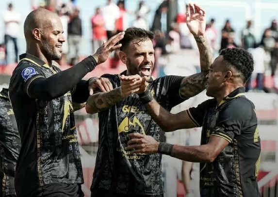 You are currently viewing Malut United Tumbangkan Persik Kediri Dengan Skor 4 Gol Tanpa Balas