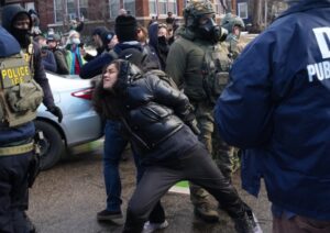 Read more about the article Penanganan Departemen Kehakiman AS atas Penembakan di Minnesota Picu Gelombang Pengunduran Diri